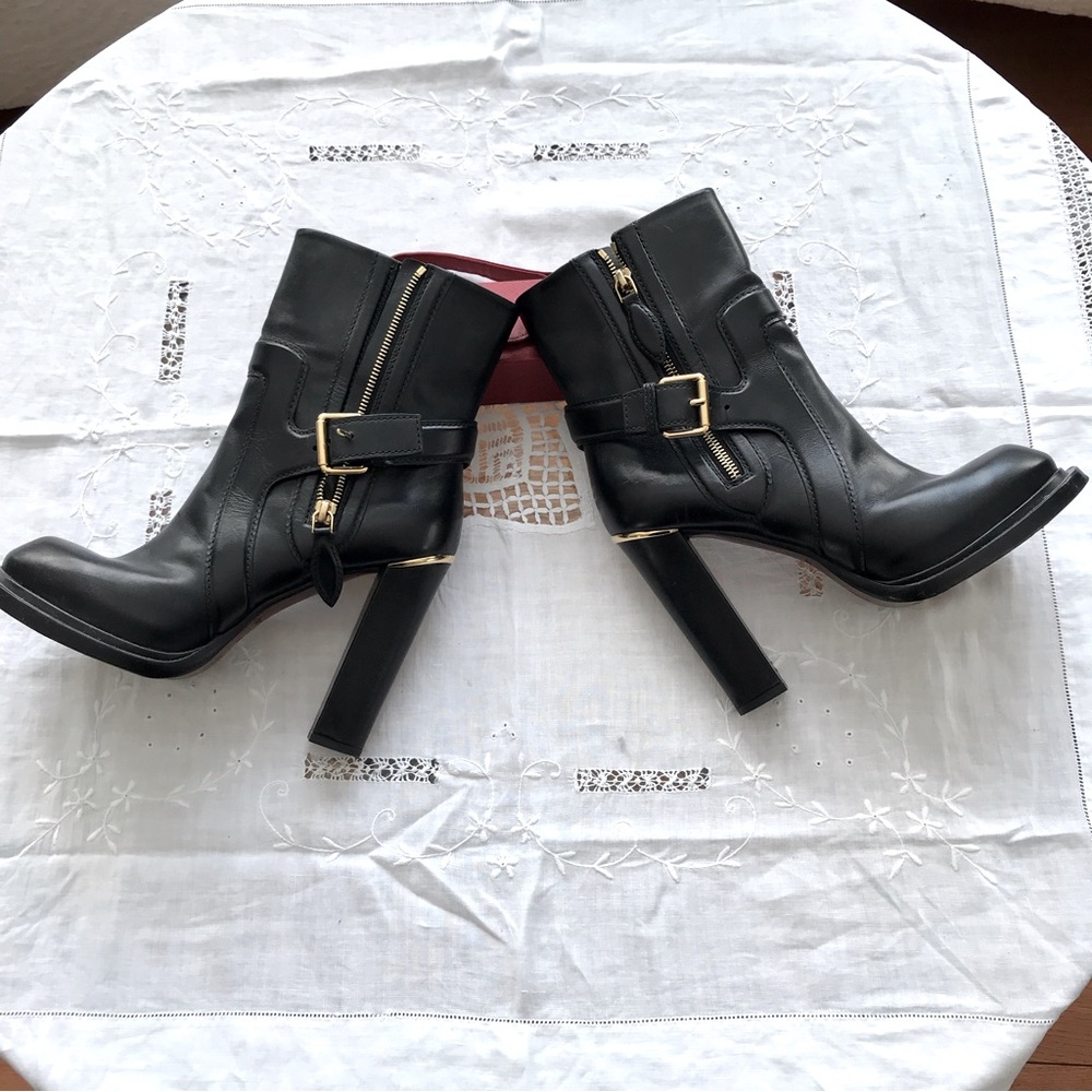 Louis Vuitton - Leather Ankle Boot